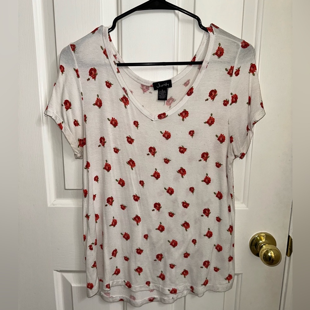 Justify size Small shirt